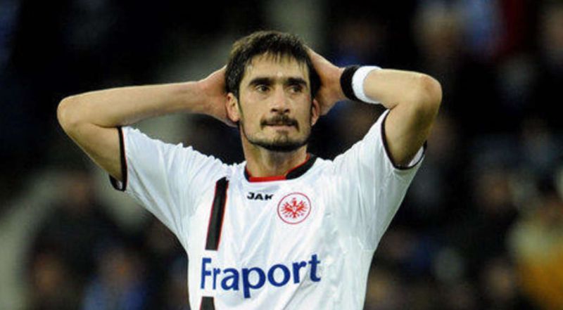 Nikos Liberopoulos nổi bật với khả năng chọn vị trí thông minh và dứt điểm đa dạng